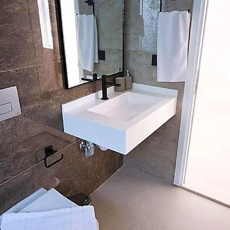 Hotel Ashta / Nordic Isitmali Kapali Havuzlu